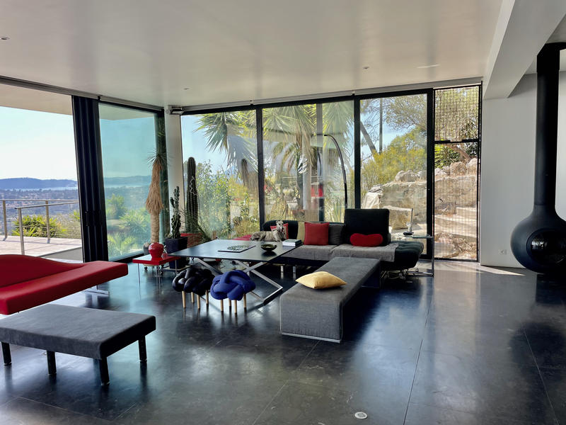 Maison - 340 m² - 9 pièces