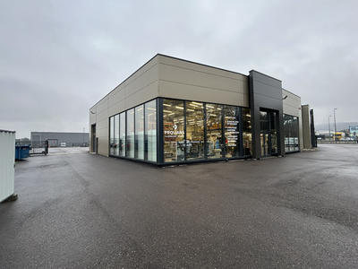 Local commercial - 1 049 m²