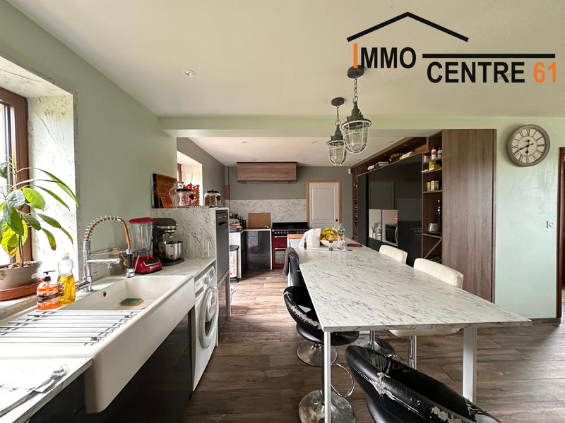 Maison - 238 m² - 10 pièces