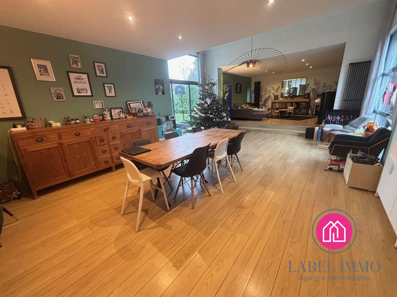 Maison - 225 m² - 8 pièces