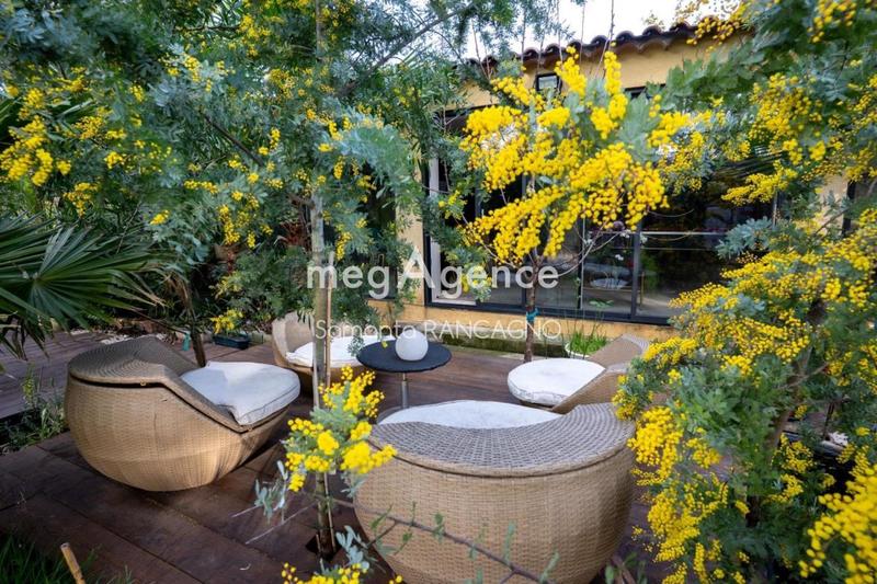 Maison - 308 m² - 10 pièces