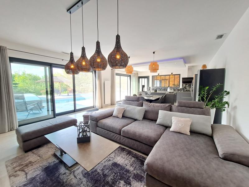 Maison - 206 m² - 6 pièces