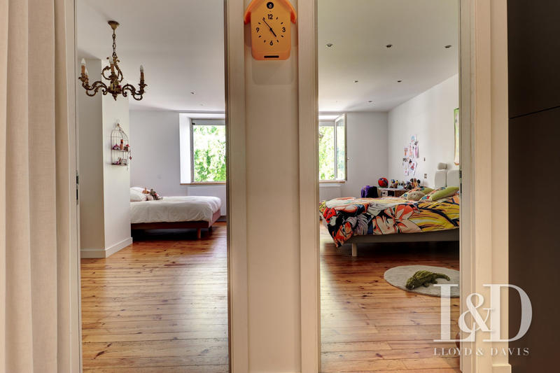 Maison - 360 m² - 10 pièces