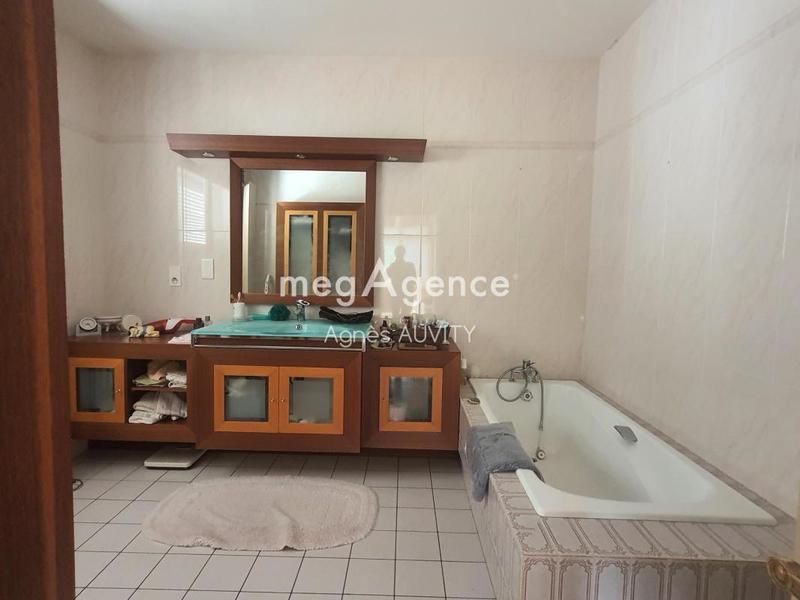 Maison - 290 m² - 6 pièces