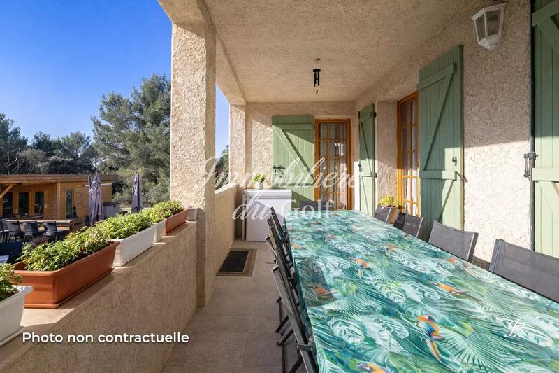 Maison - 213 m² - 12 pièces