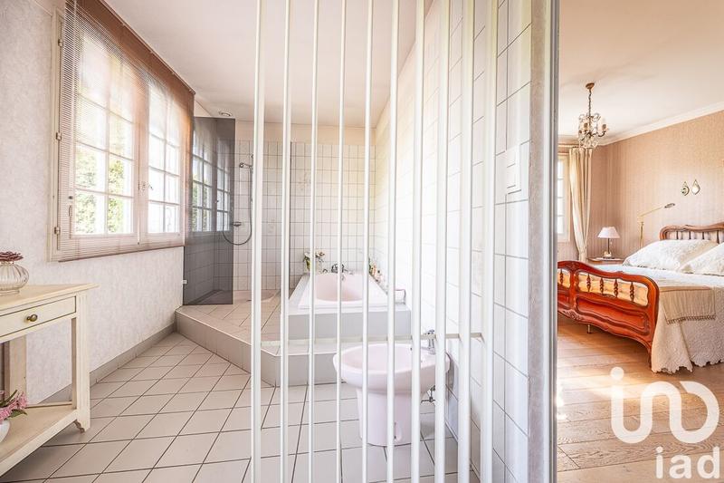 Maison - 242 m² - 7 pièces