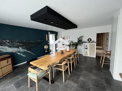 Maison - 200 m² - 8 pièces