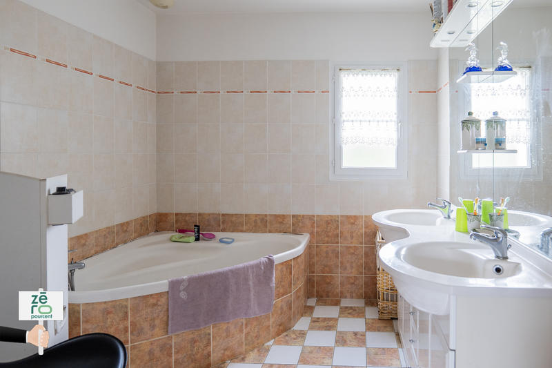 Maison - 93 m² - 4 pièces