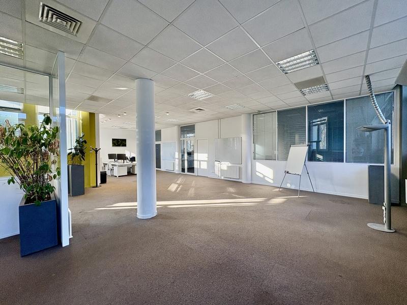 Immeuble de bureaux - 220 m² - 5 pièces