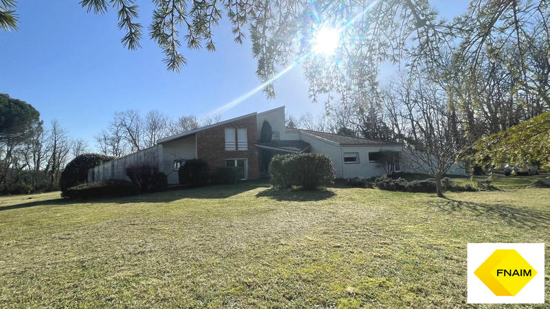 Maison contemporaine - 285 m² - 6 pièces