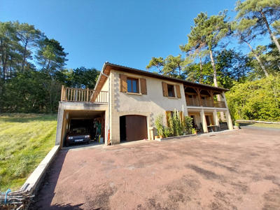 Maison - 239 m² - 8 pièces