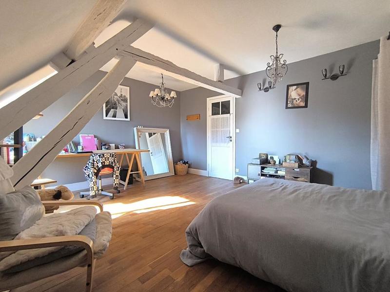 Maison - 249 m² - 7 pièces