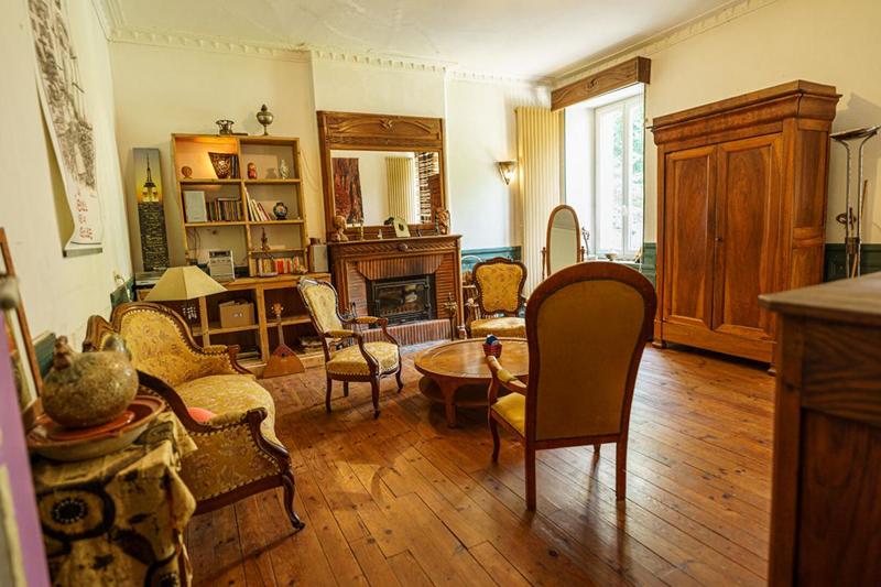 Maison - 246 m² - 10 pièces