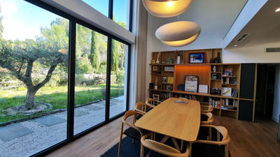 Villa - 285 m² - 9 pièces