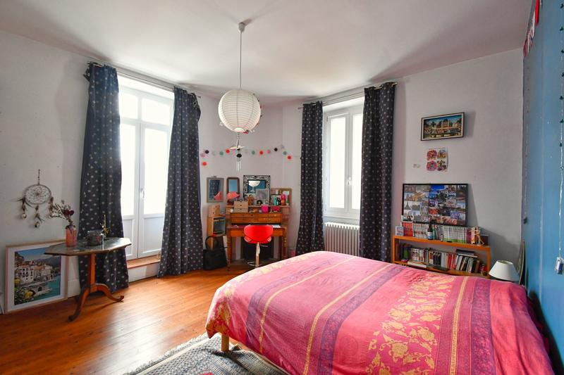 Maison - 230 m² - 8 pièces