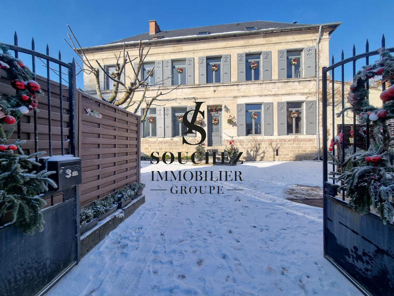 Maison - 250 m² - 8 pièces