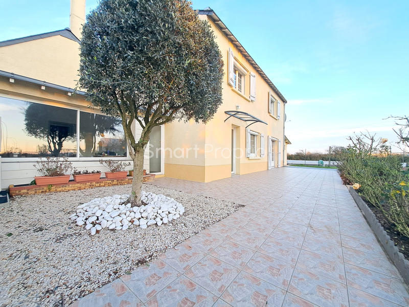 Propriété - 233 m² - 9 pièces