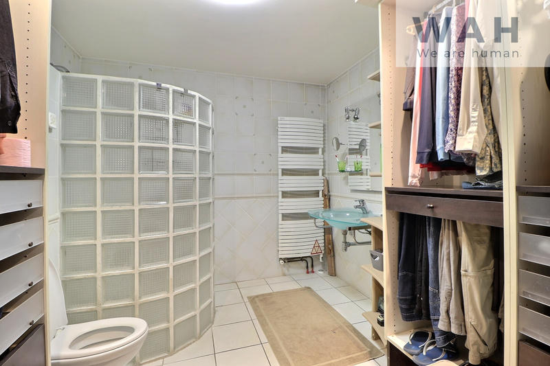 Maison - 202 m² - 6 pièces