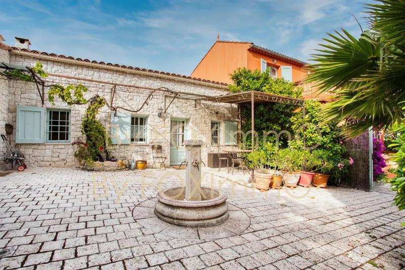 Propriété - 267 m² - 11 pièces