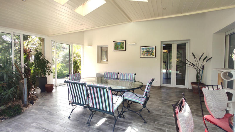 Maison - 242 m² - 7 pièces