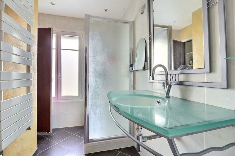 Maison - 241 m² - 8 pièces