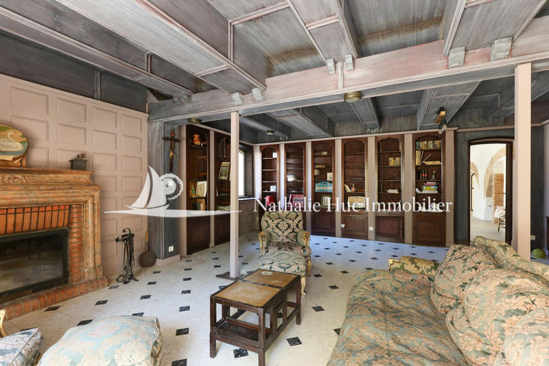 Propriété - 956 m² - 20 pièces