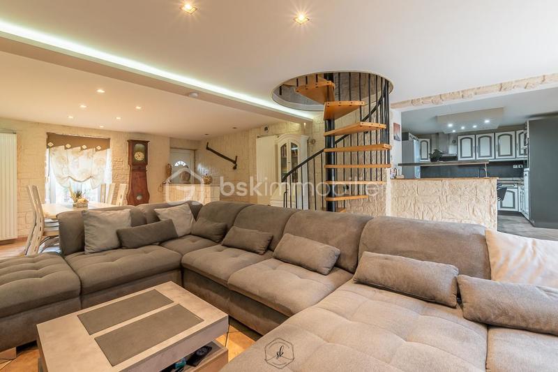 Maison - 180 m² - 8 pièces