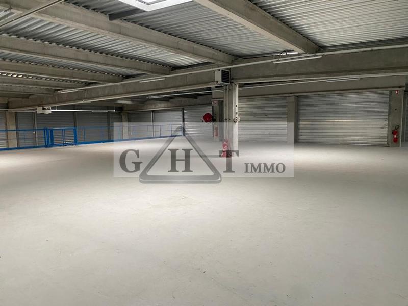 Entrepôt - 4 606 m²