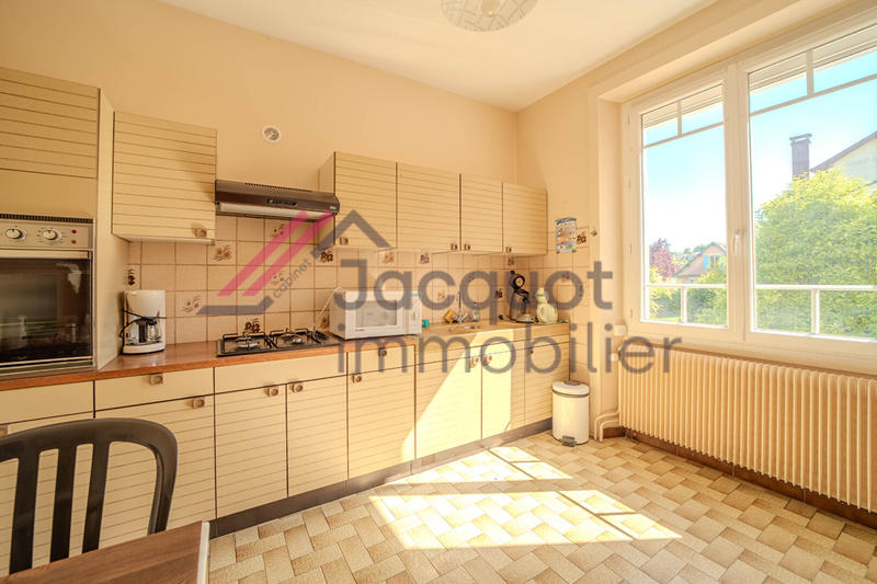 Maison - 211 m² - 10 pièces