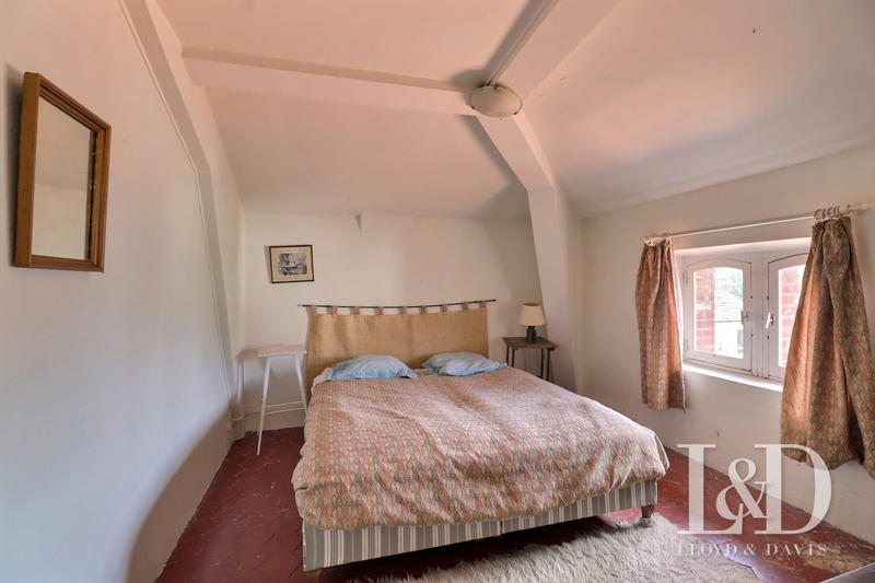 Maison - 230 m² - 13 pièces