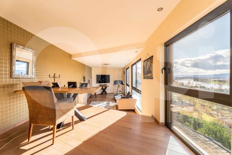 Villa - 366 m² - 6 pièces