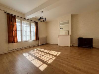 Maison - 200 m² - 9 pièces