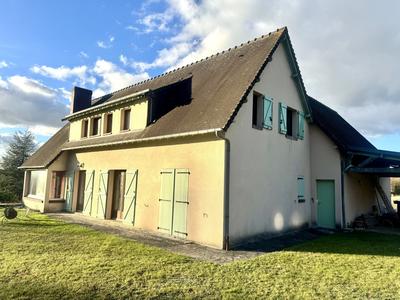 Maison - 330 m² - 12 pièces