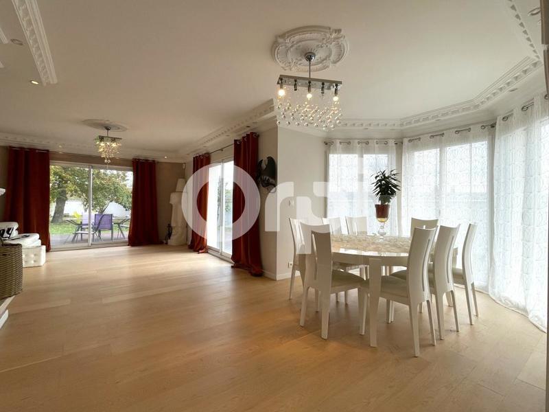 Maison - 265 m² - 7 pièces