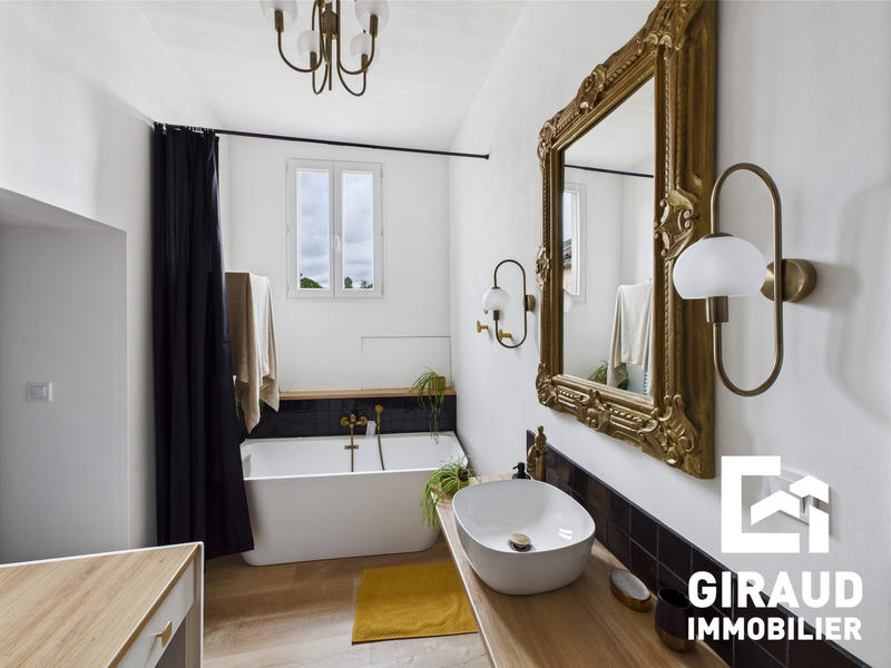 Maison ancienne - 305 m² - 6 pièces