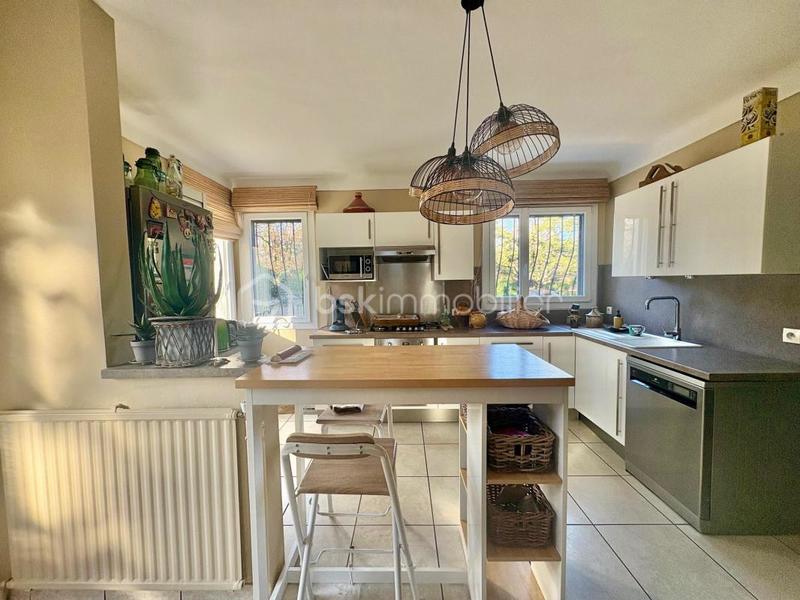 Maison traditionnelle - 105 m² - 6 pièces