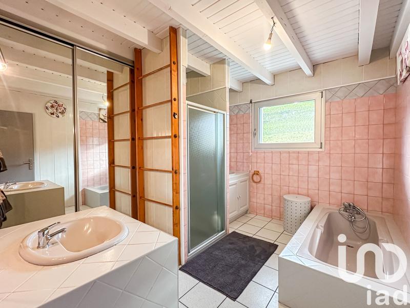 Maison - 220 m² - 9 pièces