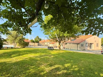 Maison - 216 m² - 7 pièces