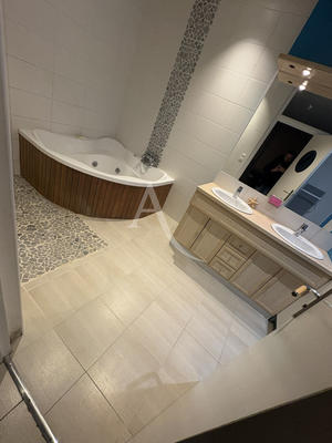 Maison - 175 m² - 9 pièces