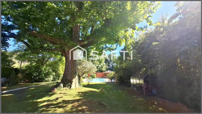 Maison - 208 m² - 7 pièces