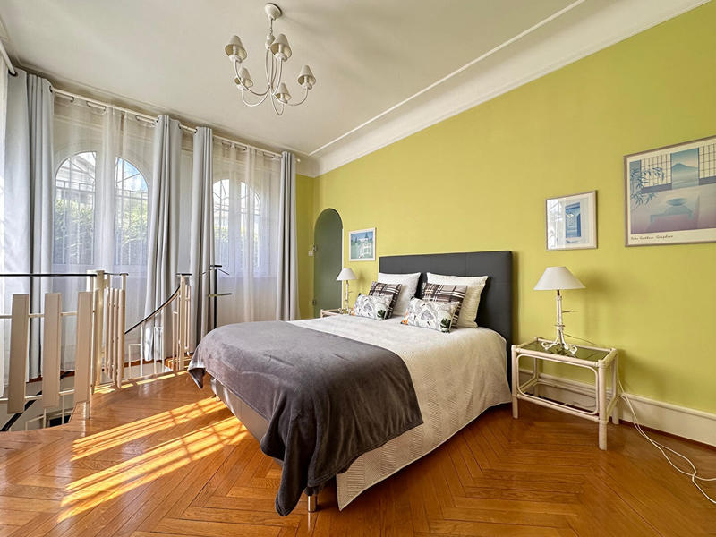 Maison - 380 m² - 11 pièces