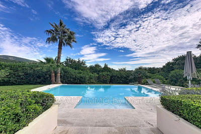 Villa - 261 m² - 6 pièces