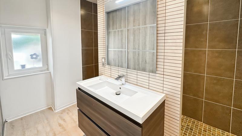 Propriété - 437 m² - 20 pièces