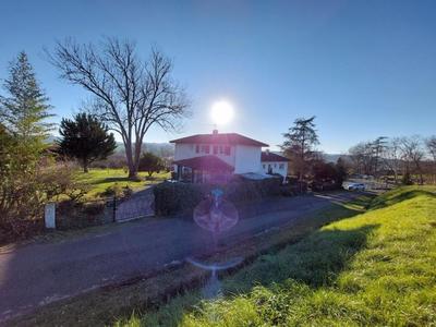 Villa - 240 m² - 8 pièces