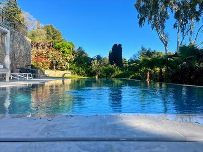 Maison - 372 m² - 7 pièces