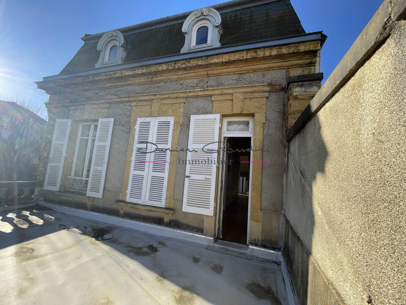 Propriété - 240 m² - 11 pièces