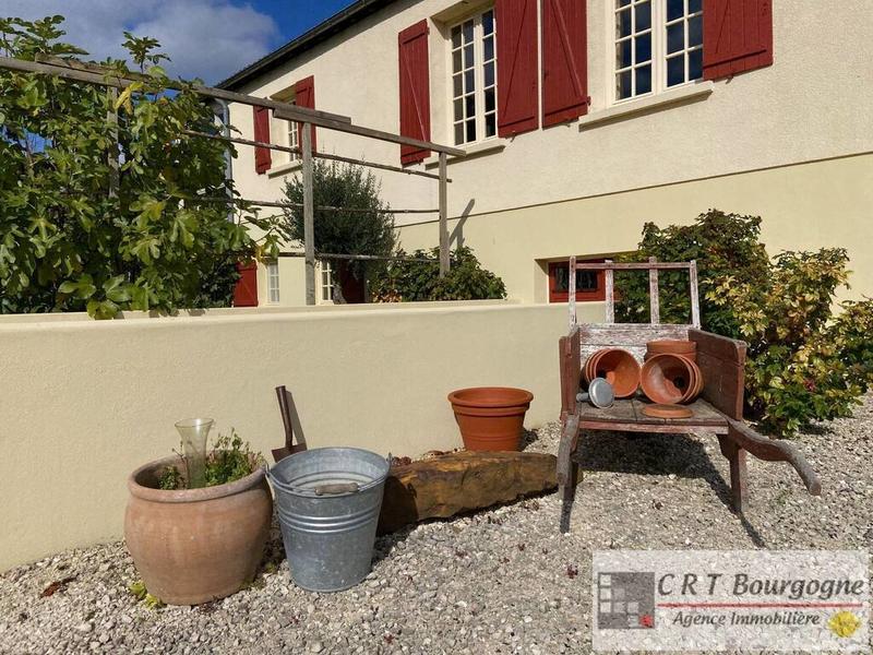 Maison - 240 m² - 8 pièces