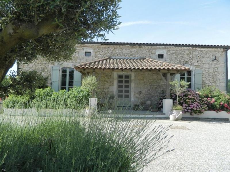 Maison - 333 m² - 10 pièces