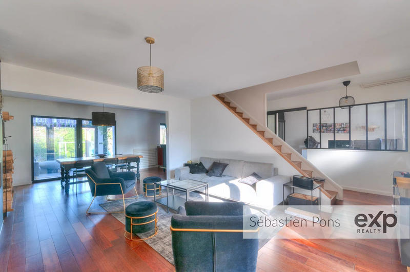 Maison - 177 m² - 7 pièces