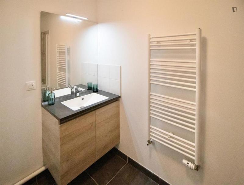 Chambre - 12 m² - 5 pièces